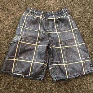 ❌SOLD❌ Boys Quiksilver Board/Swim Shorts Size 6